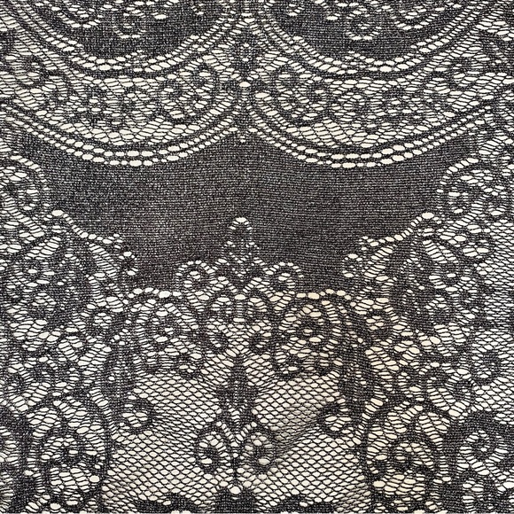 Vintage piano scarf or shawl, metallic black & silver lace with long fringe. - Picture 6 of 7